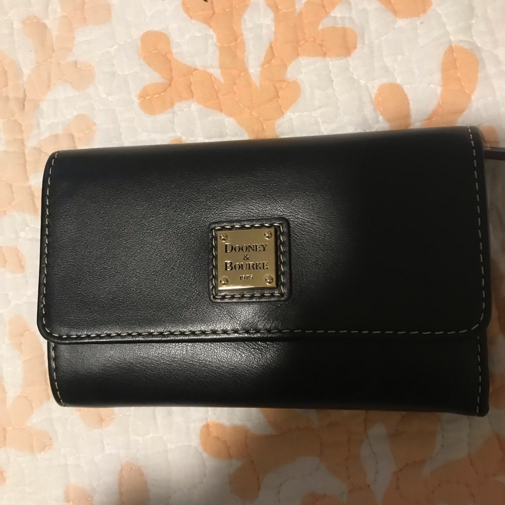 Dooney & Bourke wallet